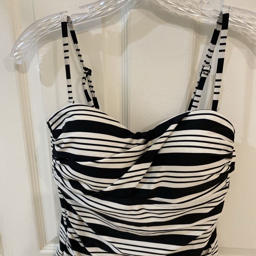 Catalina women’s medium 8 - 10 Tankini swim top Black white stripe Built In Bra - Picture 2 of 5